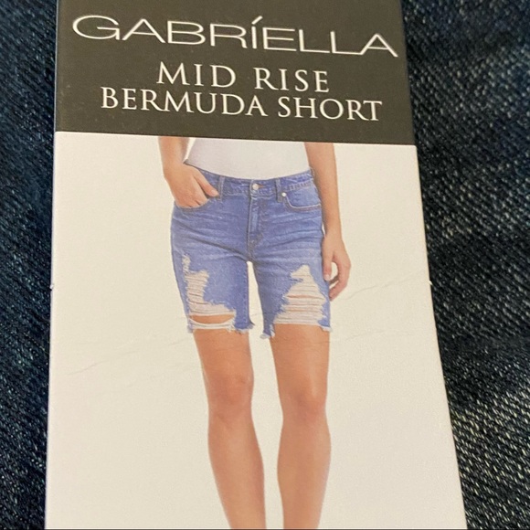 Sofia Vergara mid rise Bermuda distressed jean shorts size 2 - Picture 14 of 14